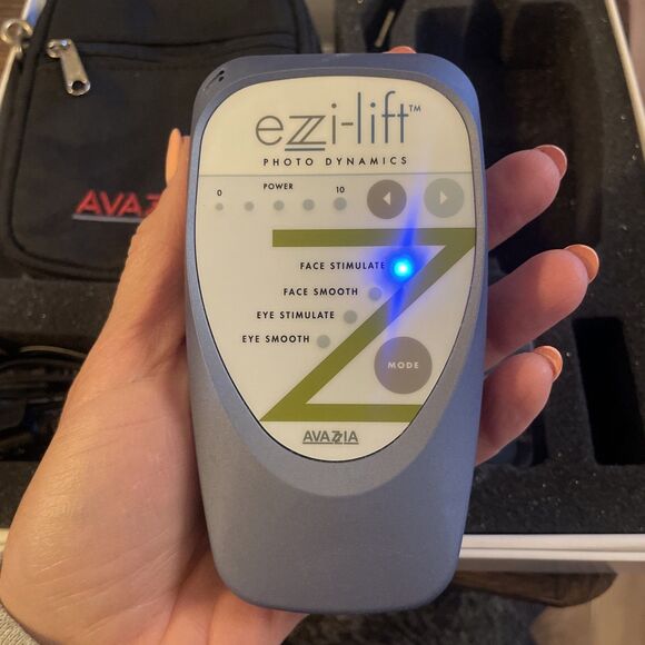 AVAZZIA EZZI-LIFT COSMETIC MICROCURRENT FACIAL MASSAGE AT HOME - Picture 4 of 10